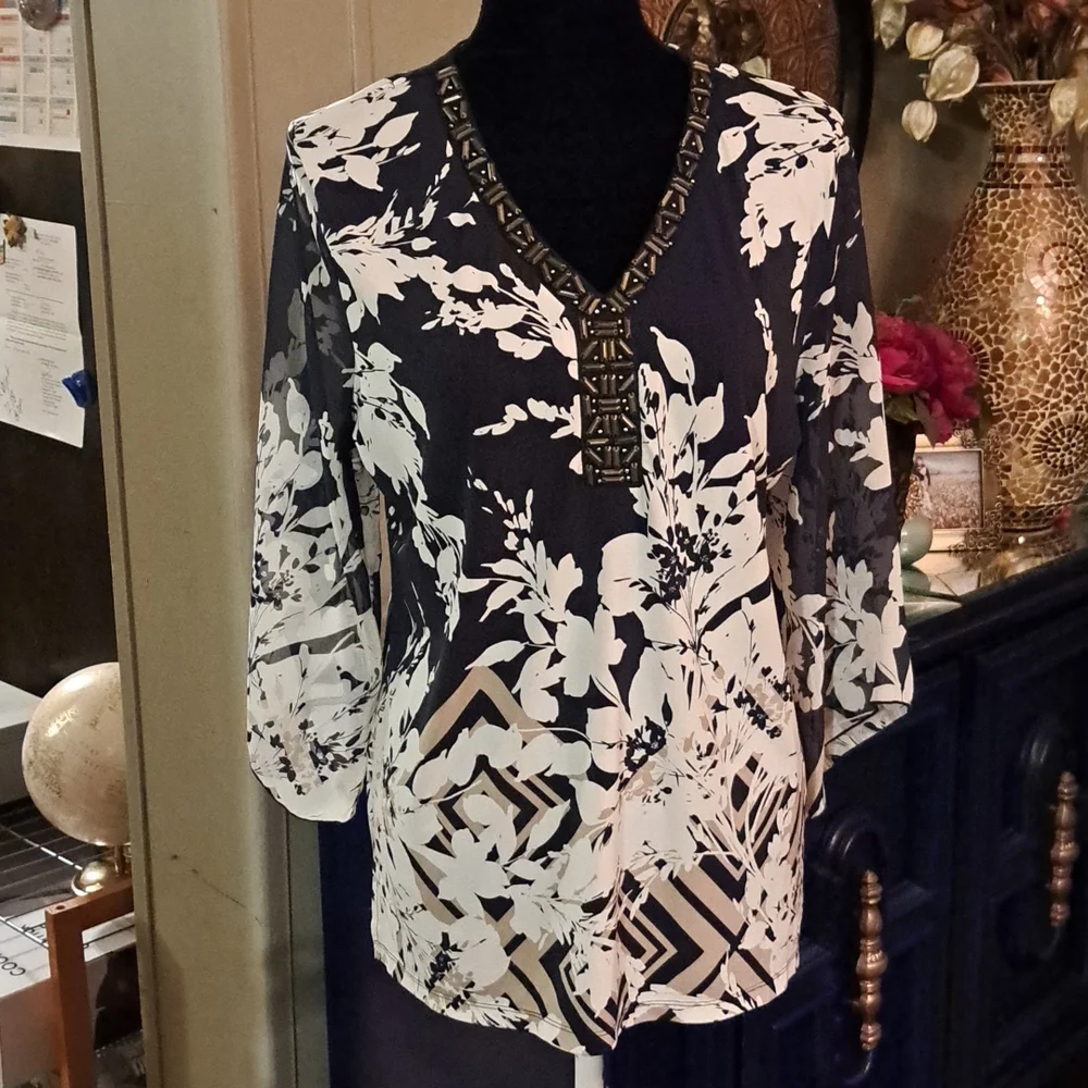 JM Collection blouse. - Picture 1 of 7